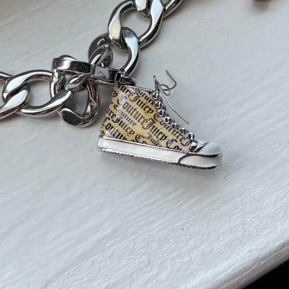Juicy Couture Charm Bracelet/includes 3 Charms - Picture 9 of 12